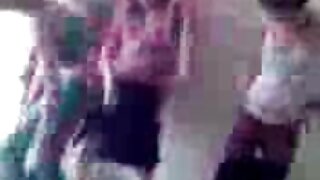 Belə ki, olduqca sarışın milf arvad isti cumshot və udmaq tərtib, həzz alın