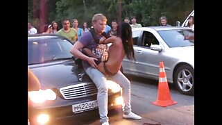 Kinky sarışın Aliha duş qəbul edir