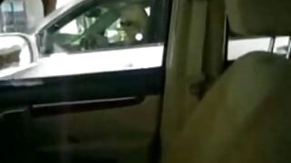 Arıq qadın sik əmizdirir