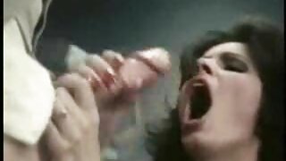 Sidik körpə bunny və cum onun üzündə