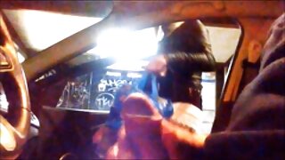 Kinky sarışın nipples cam onun çimdik