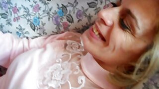 Böyük milf özünü göstərir